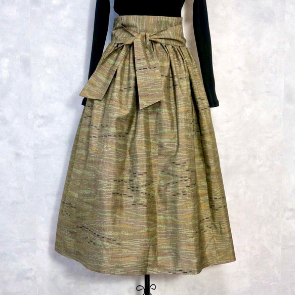 【一点モノ】大島紬 着物リメイク ギャザー スカート & スヌード 〜 四季 で心地良い 上質 絹 100% 〜 the and of skirt Oshima Tsumugi is for 一点モノ 大島紬 着物リメイク ギャザー スカート スヌード 四季 で心地良い 上質 100% 66cm made gathered in lines The it impression with elastic waist also snood by same You can create different pattern your ribbon are rubber circumference