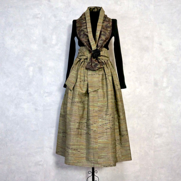 【一点モノ】大島紬 着物リメイク ギャザー スカート & スヌード 〜 四季 で心地良い 上質 絹 100% 〜 the and of skirt Oshima Tsumugi is for 一点モノ 大島紬 着物リメイク ギャザー スカート スヌード 四季 で心地良い 上質 100% 66cm made gathered in lines The it impression with elastic waist also snood by same You can create different pattern your ribbon are rubber circumference