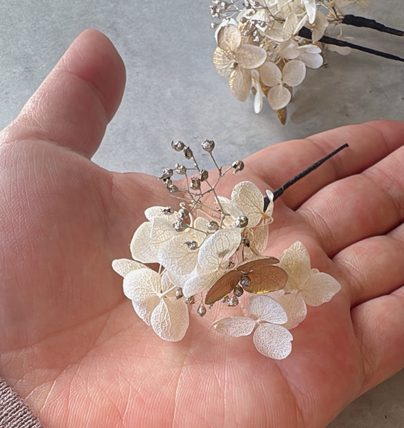 シンプル　ドライフラワー　かすみ草　紫陽花　プラチナ　オフホワイト　髪飾り　お呼ばれ　卒業式　成人式　振袖　飾りの足し 5枚目の画像