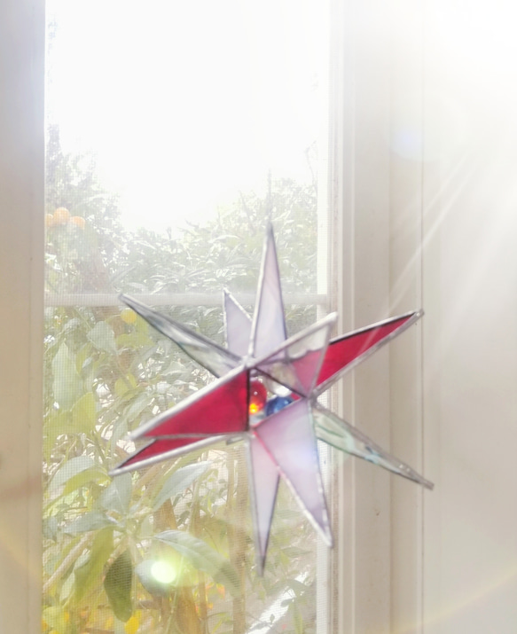 ステンドグラス製 マーブルピンク×レッドの星のサンキャッチャー(大) サンキャッチャー ようこ 通販｜Creema(クリーマ)