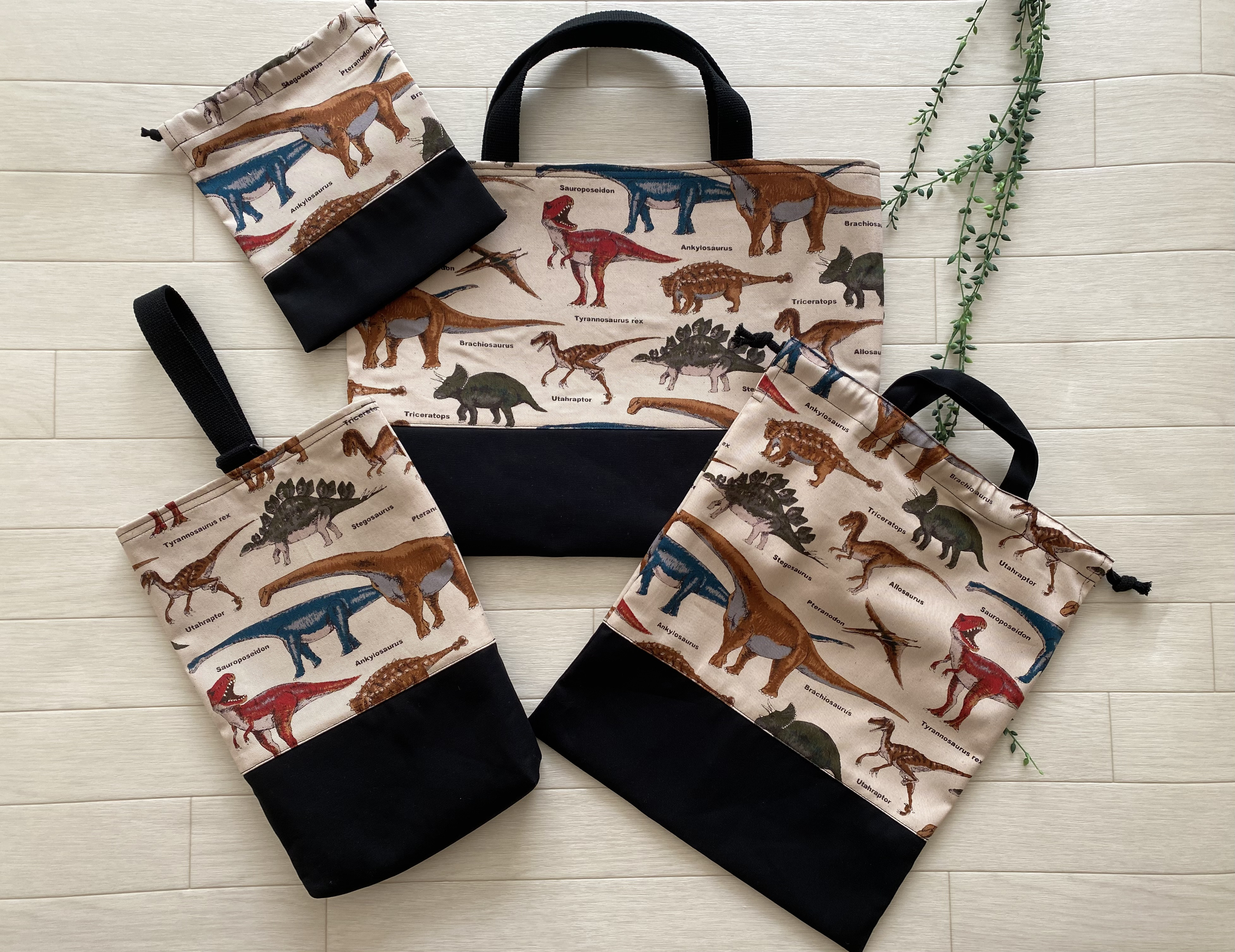 2026入園入学＊通園通学グッズ＊恐竜マーチ柄＊レッスンバッグ＊シューズ入れ＊体操服入れ＊歯ブラシコップ入れ