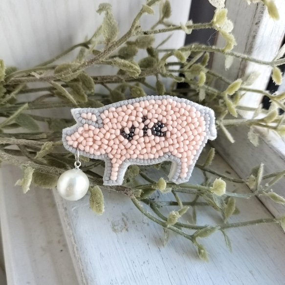 豚さんピンク*ビーズ刺繍ブローチ 7枚目の画像