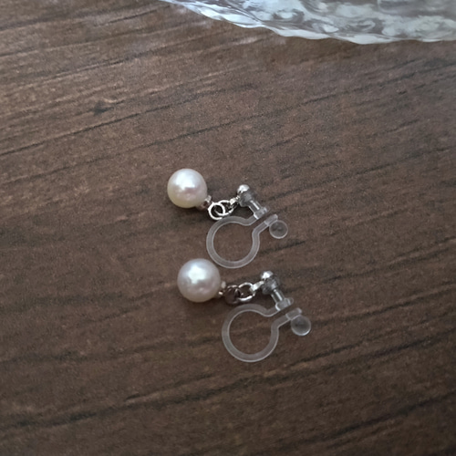 日本産あこや真珠】 揺れる一粒パールの樹脂ノンホールピアス（樹脂