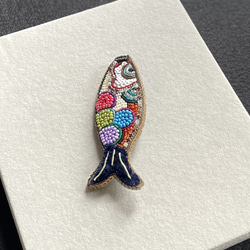 ビーズ刺繍のブローチ　-カラフルフィッシュ-fish 5枚目の画像
