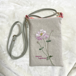 秋明菊の刺繍スマホショルダー 1枚目の画像