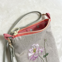 秋明菊の刺繍スマホショルダー 3枚目の画像