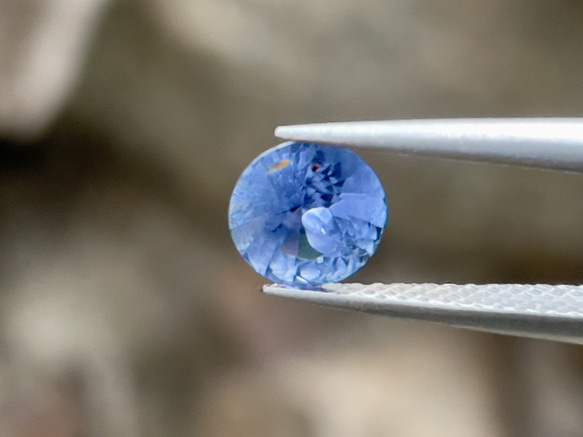藍寶石 藍色藍寶石裸石 0.98 克拉圓形切割天然寶石原產於斯里蘭卡 第8張的照片