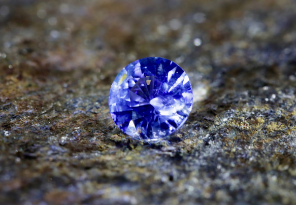 藍寶石 藍色藍寶石裸石 0.98 克拉圓形切割天然寶石原產於斯里蘭卡 第3張的照片