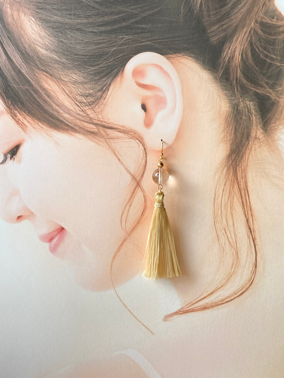 【精麻　タッセルピアス　水晶】 ☆ロングタイプ☆gold color 3枚目の画像