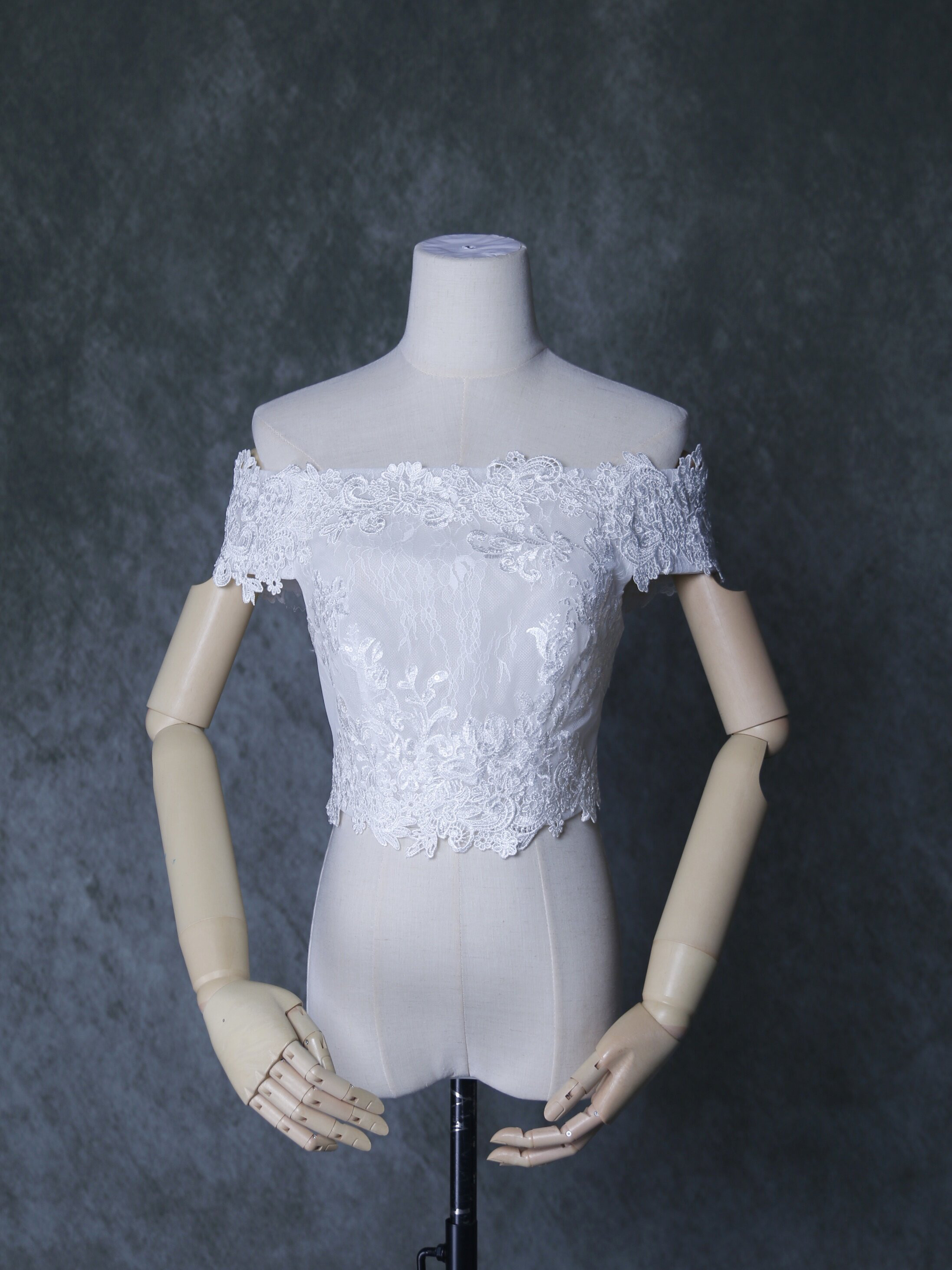 ボレロ  オフショル  くるみボタン    贅沢な総レース  ハンドメイド　 ウェディングドレス