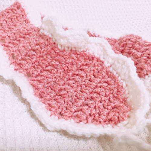 ハンドメイド イヤーマフ 赤 白 耳あて 編み物 ハート かぎ針 手編み 