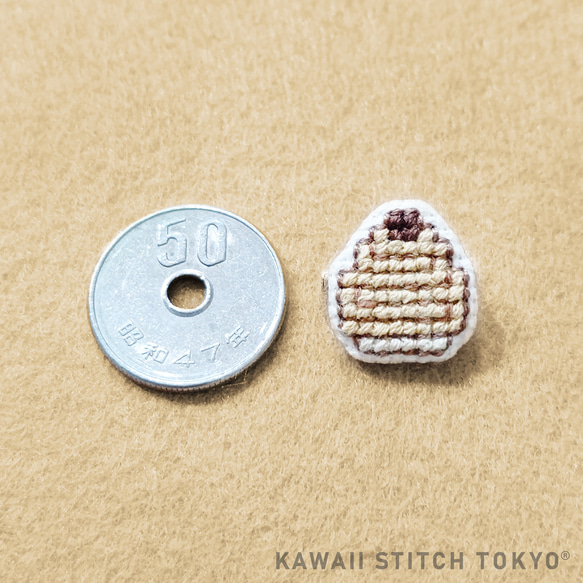 モンブラン【ブローチ】バッチ バッジ スイーツ デザート おやつ 刺繍 かわいい クロスステッチ ポップ オーダーメイド 2枚目の画像