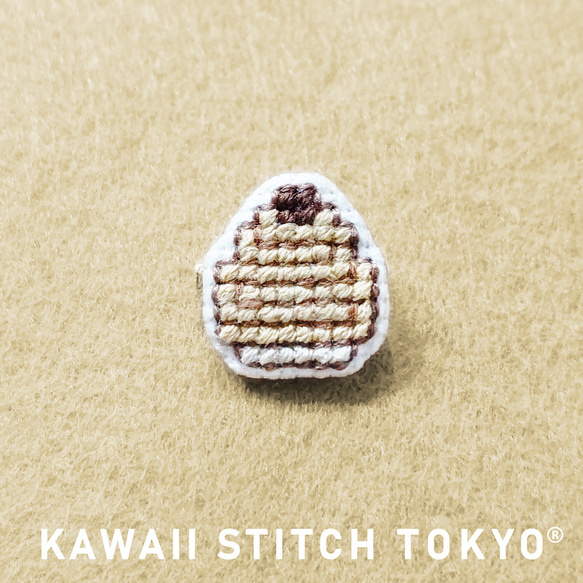 モンブラン【ブローチ】バッチ バッジ スイーツ デザート おやつ 刺繍 かわいい クロスステッチ ポップ オーダーメイド 1枚目の画像