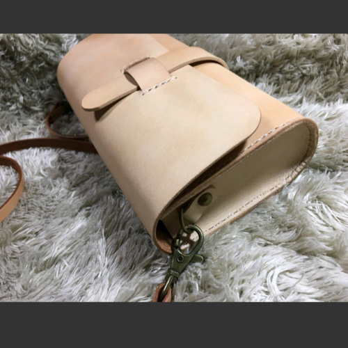 レザーショルダーバッグMiddleSizeI プレミアムナチュラル ショルダー  