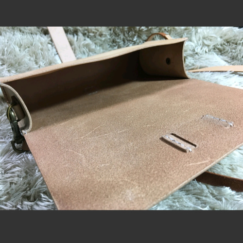 レザーショルダーバッグMiddleSizeI プレミアムナチュラル ショルダー  