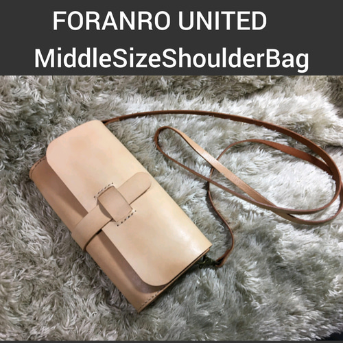 レザーショルダーバッグMiddleSizeI プレミアムナチュラル ショルダー  