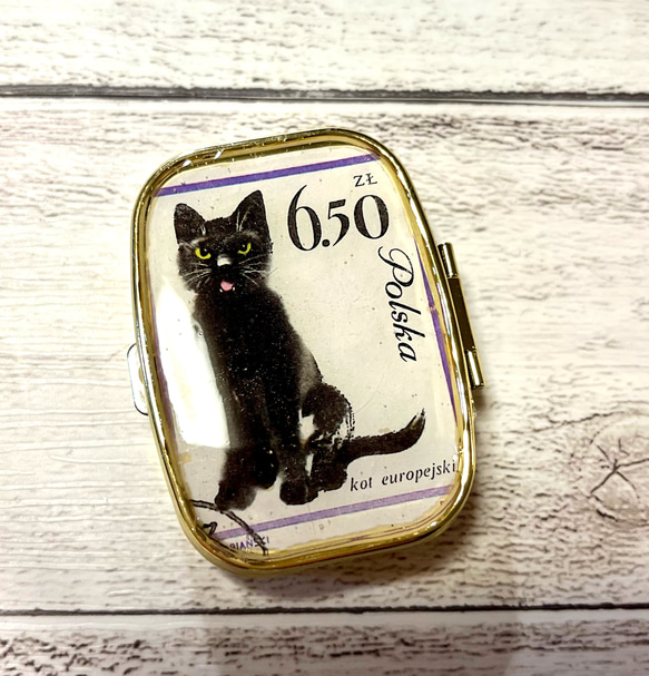古い外国切手のピルケース　アクセサリーケース（ポーランド　座り黒猫）ラッピング無料！プレゼントにも 1枚目の画像