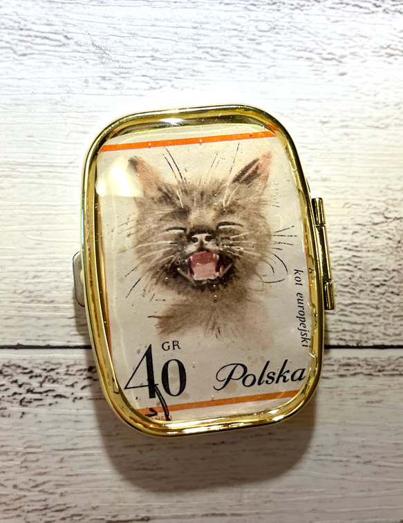 古い外国切手のピルケース　アクセサリーケース　再販（ポーランド　笑う猫）ラッピング無料！プレゼントにも 1枚目の画像