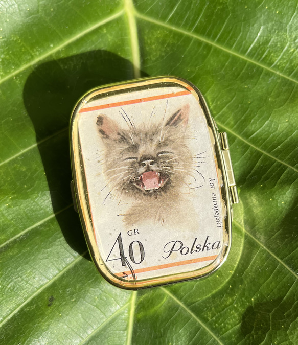 古い外国切手のピルケース　アクセサリーケース　再販（ポーランド　笑う猫）ラッピング無料！プレゼントにも 2枚目の画像