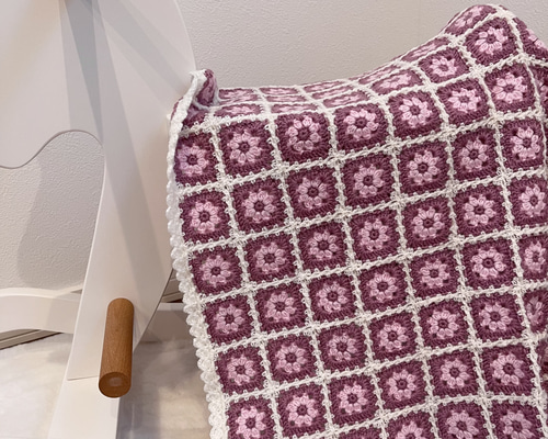 ピンクとホワイトの模様のブランケット Francfranc ブランケット アートタオルケット ドロ−イング