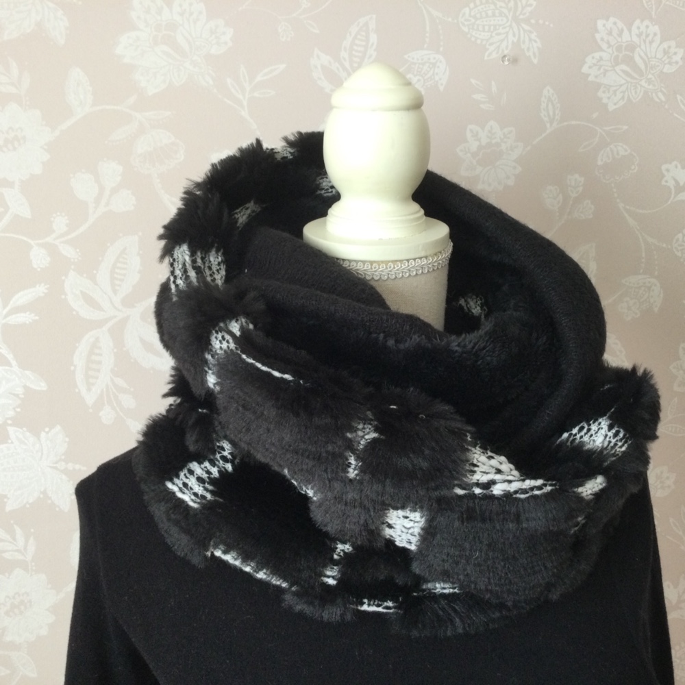 格子柄ファーとタムニットのスヌード