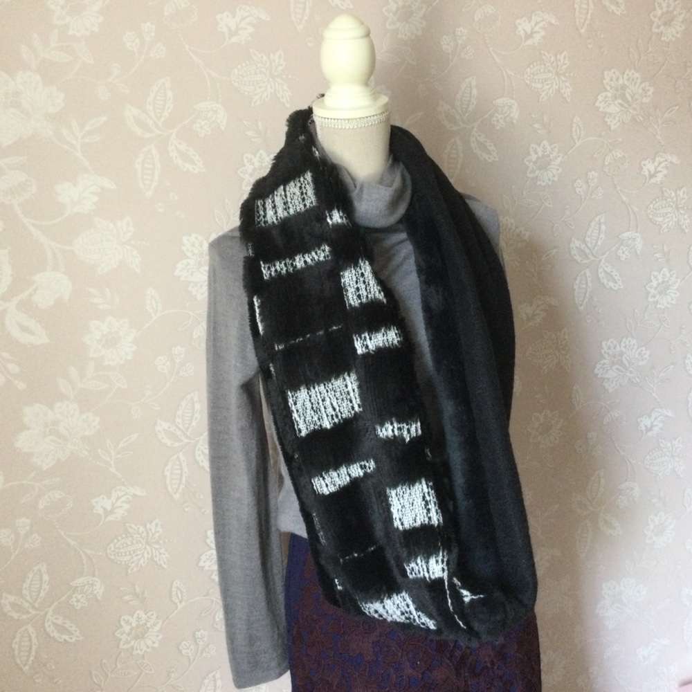 格子柄ファーとタムニットのスヌード