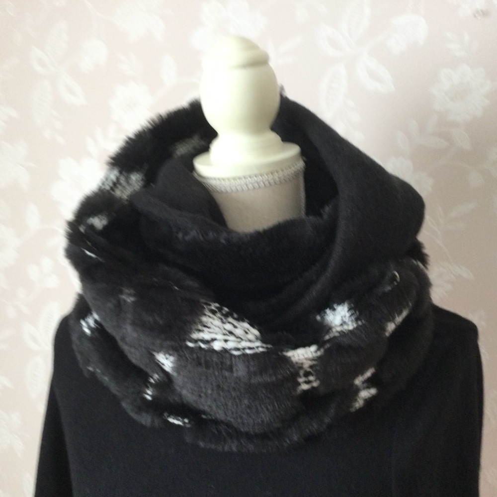 格子柄ファーとタムニットのスヌード