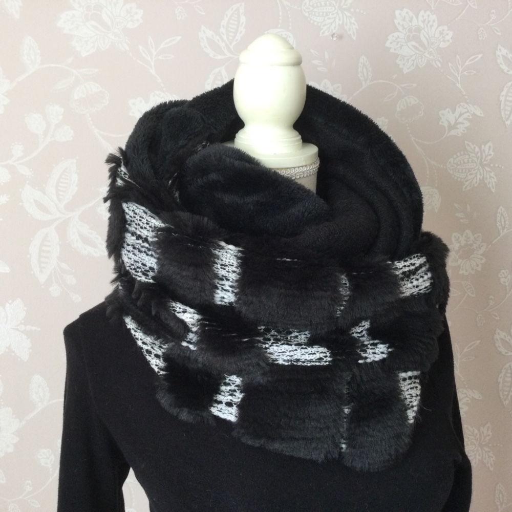 格子柄ファーとタムニットのスヌード