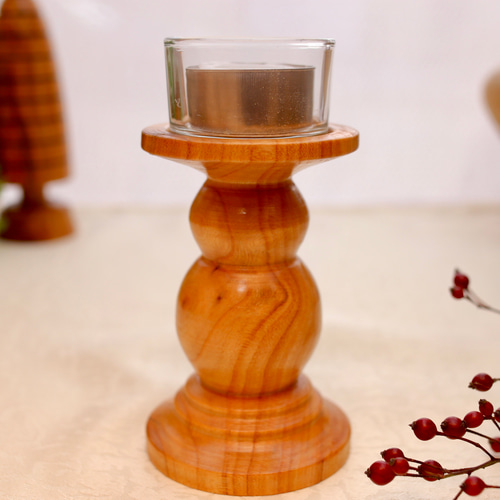 北欧のヒュッゲな暮らし アンティークキャンドルスタンド 木製 冬