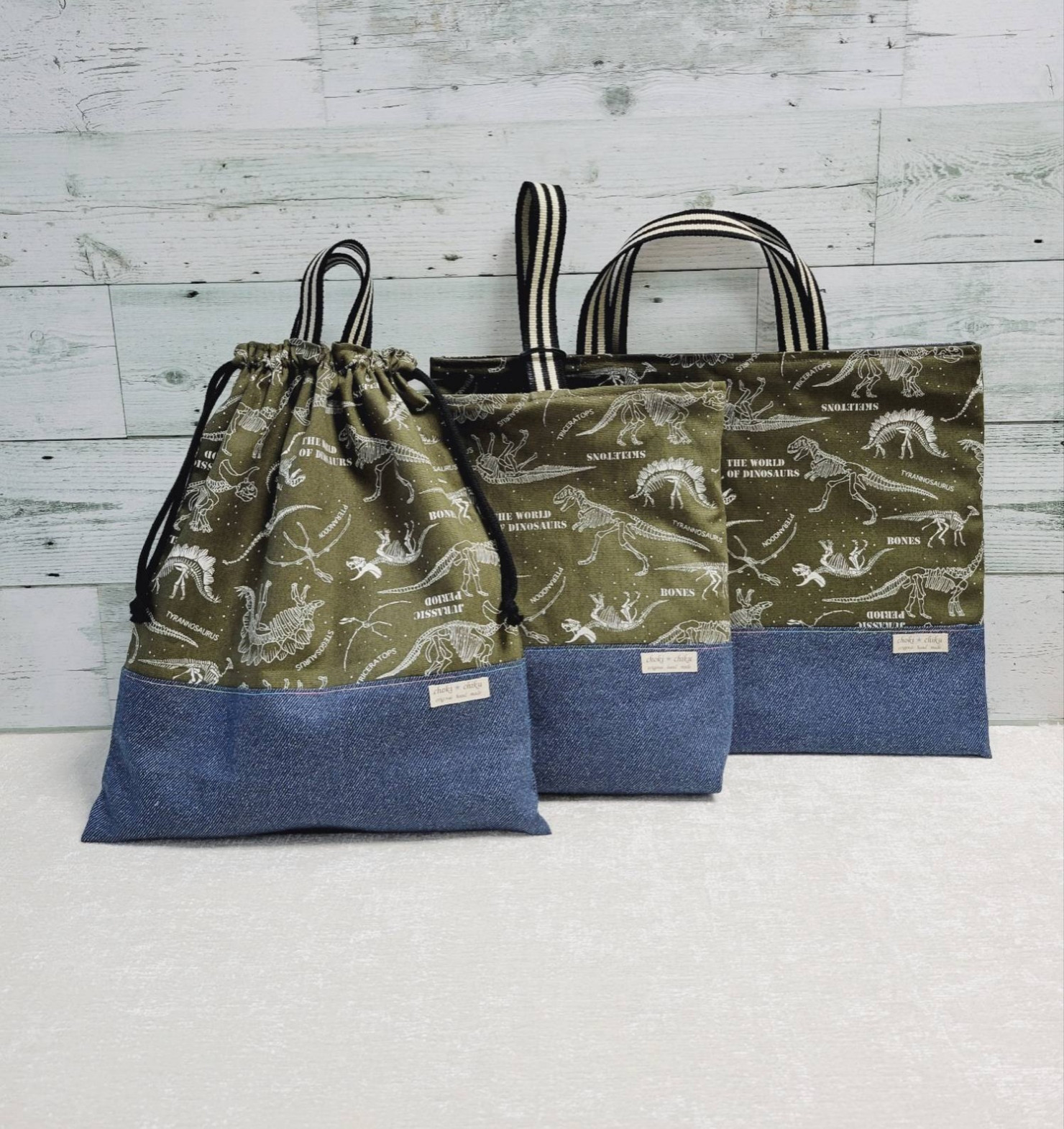 恐竜の骨柄(カーキー)の入園入学3点セット(レッスンバッグ、上履き入れ、お着替え袋) 男の子