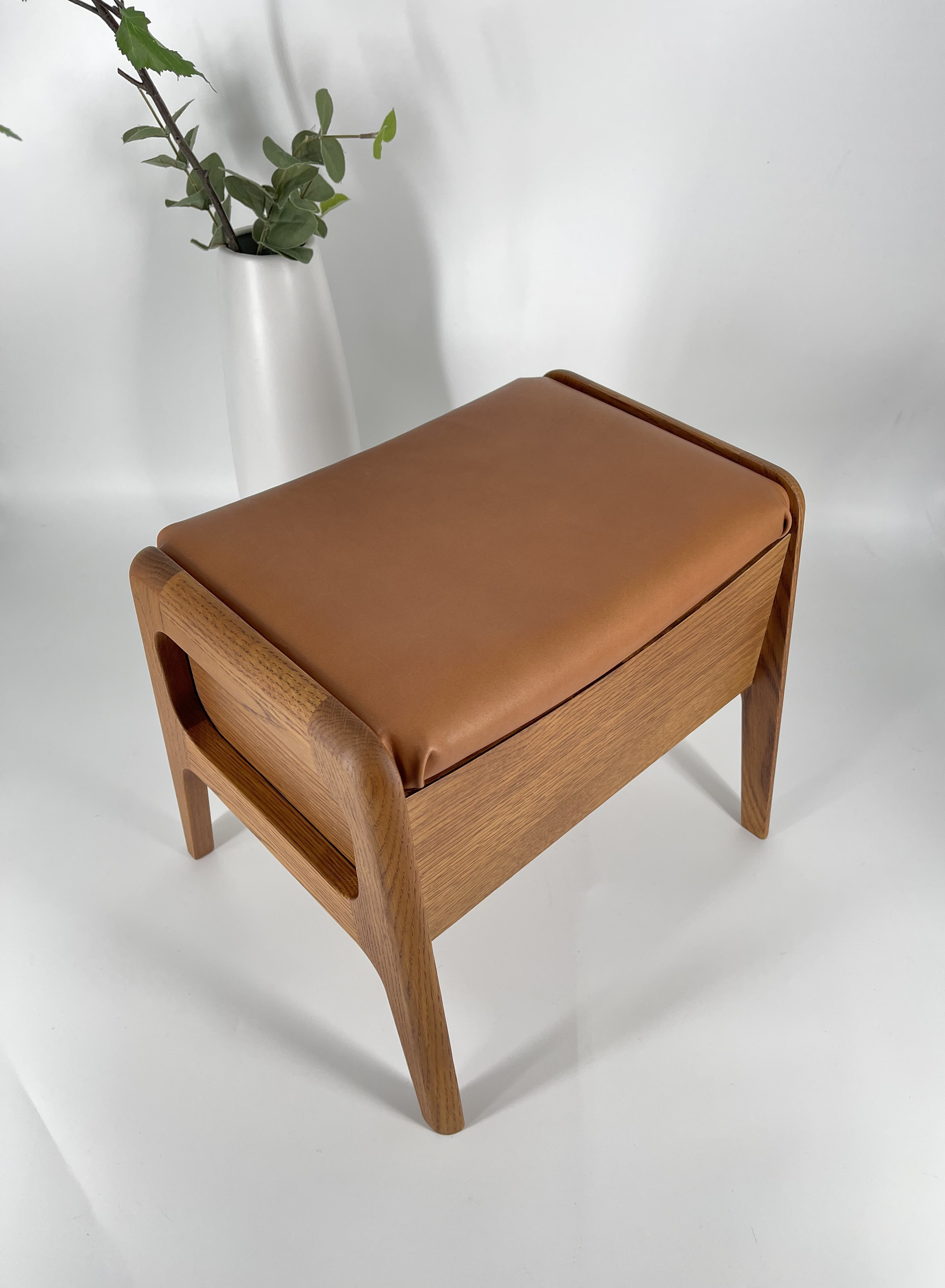 ★制作実績累計350脚超！★北欧 収納スツール ミナペルホネンタンバリンから本革茶レザーに変更にて作製例