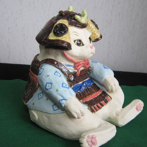 武将猫 五月人形 鎧 兜 スコ座り1点物 陶器 縁起物置物 招き猫 c22 