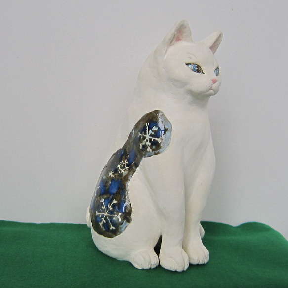 雪猫　雪の結晶模様　1点物　陶器　縁起物　猫　置物  招き猫　c24 2枚目の画像