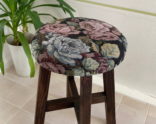お値下げ！　花柄四つ葉型スツール　新品　おしゃれ　フリンジ 1fe3daa54243cbf7d7e36a0f87e19b