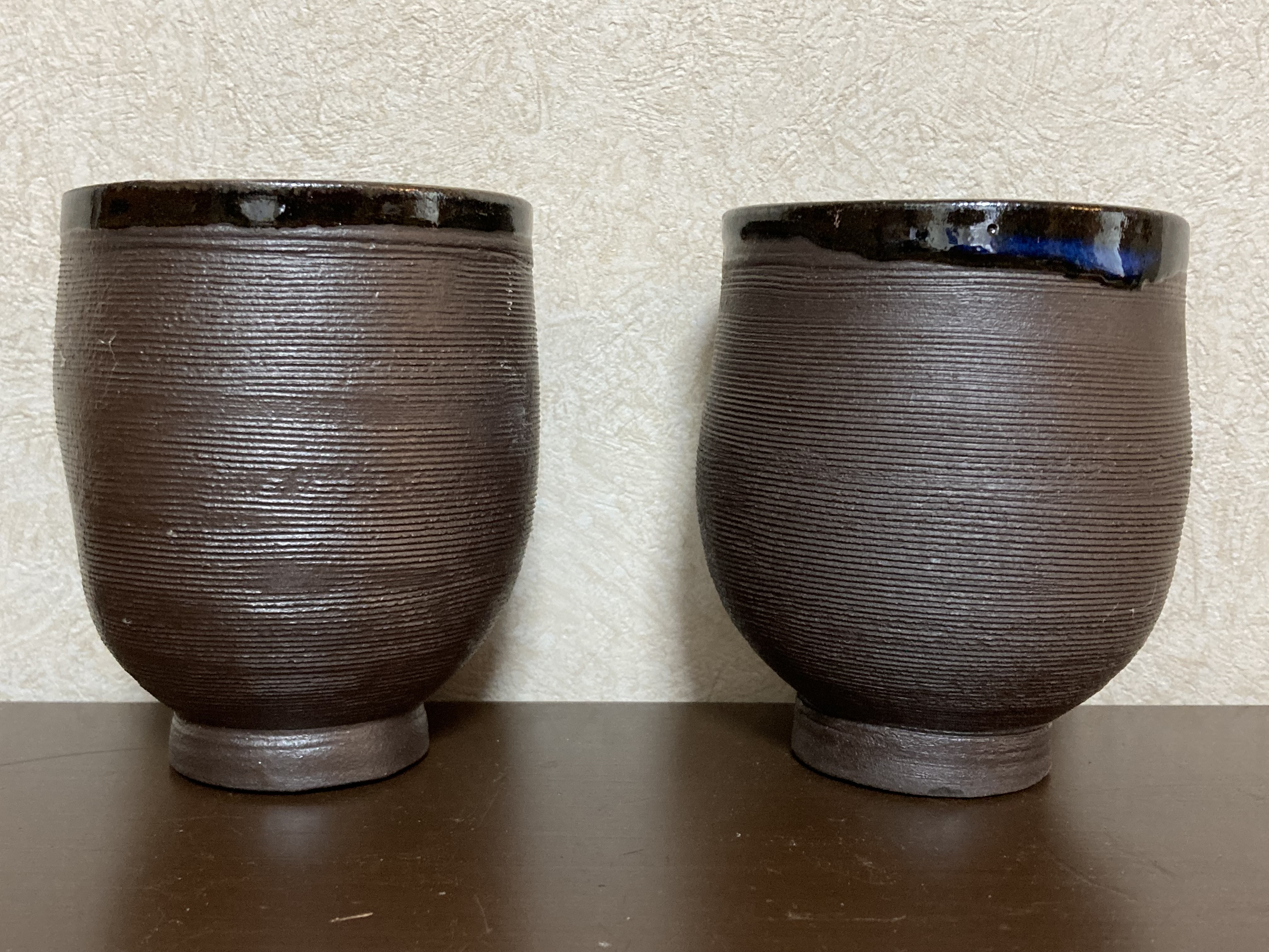 【湯呑】【ペア】【送料無料】線刻　えくぼ　フィット感　土感　青　青み　釉薬　渋い　渋柄