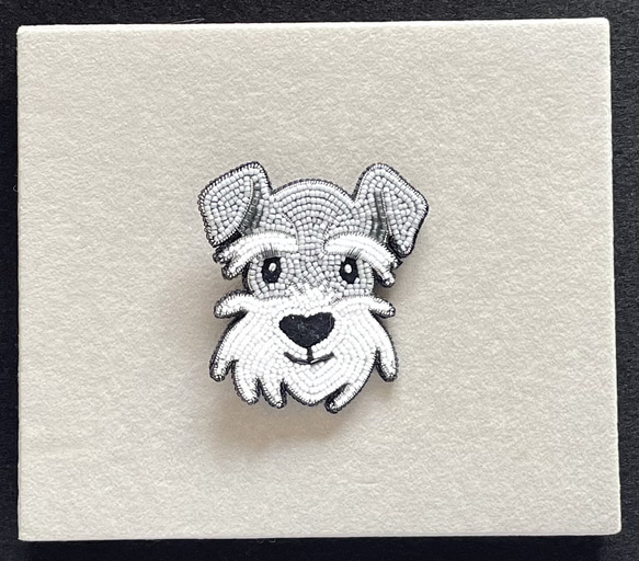 ビーズ刺繍のブローチ　-シュナウザー- Schnauzer 2枚目の画像