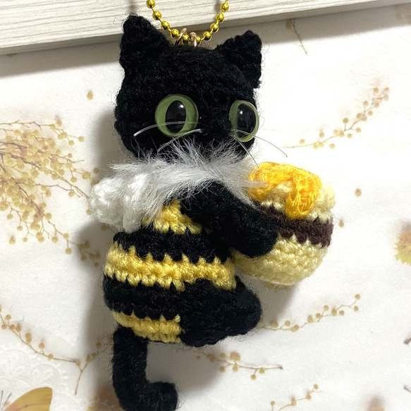 蜂ぶんぶん♪黒猫ちゃんあみぐるみ＊受注製作品 4枚目の画像