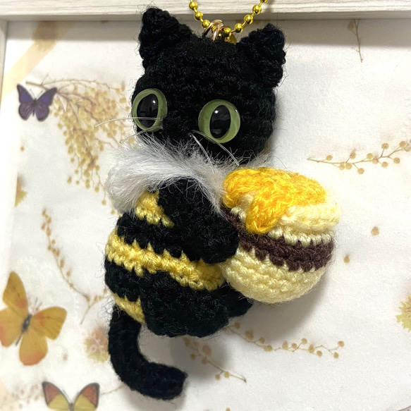 蜂ぶんぶん♪黒猫ちゃんあみぐるみ＊受注製作品 6枚目の画像