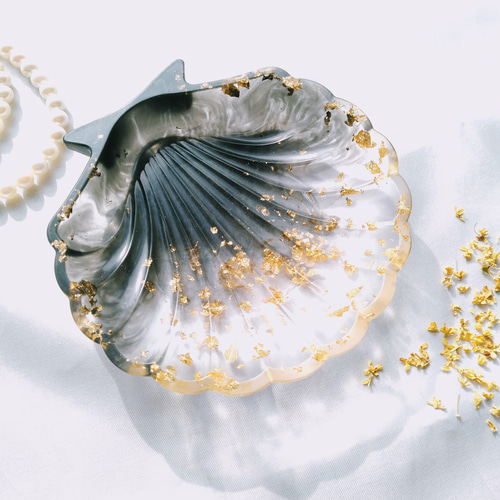 ブラック✕金箔の貝殻レジンアクセサリートレイ☆（受注制作） その他