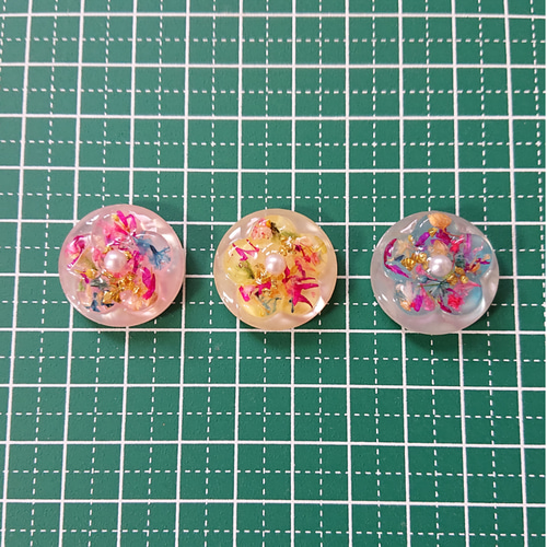 ドライフラワーのカボション☆6個 q39 レジン/ボタン/カボション/花 