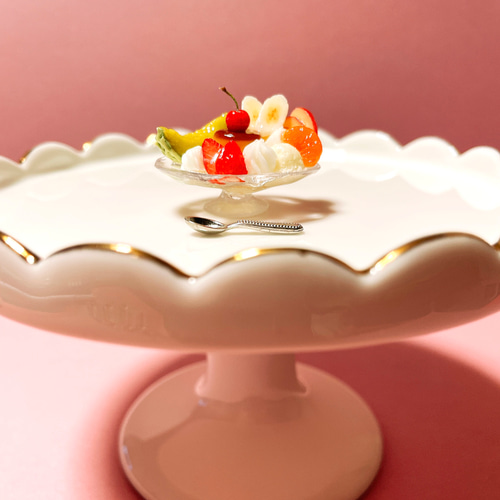 ぷるぷる自家製プリンと7種のフレッシュフルーツ盛り合わせた