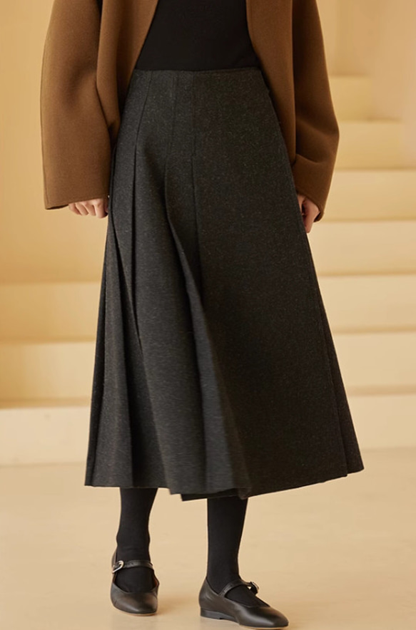 シンプルで着まわしやすい　フレアースカート  ロングスカート　ウール混 3枚目の画像