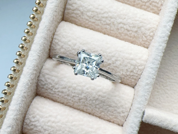 莫桑石 純銀戒指 方形切割 火光璀璨 優雅細緻 輕珠寶 第1張的照片