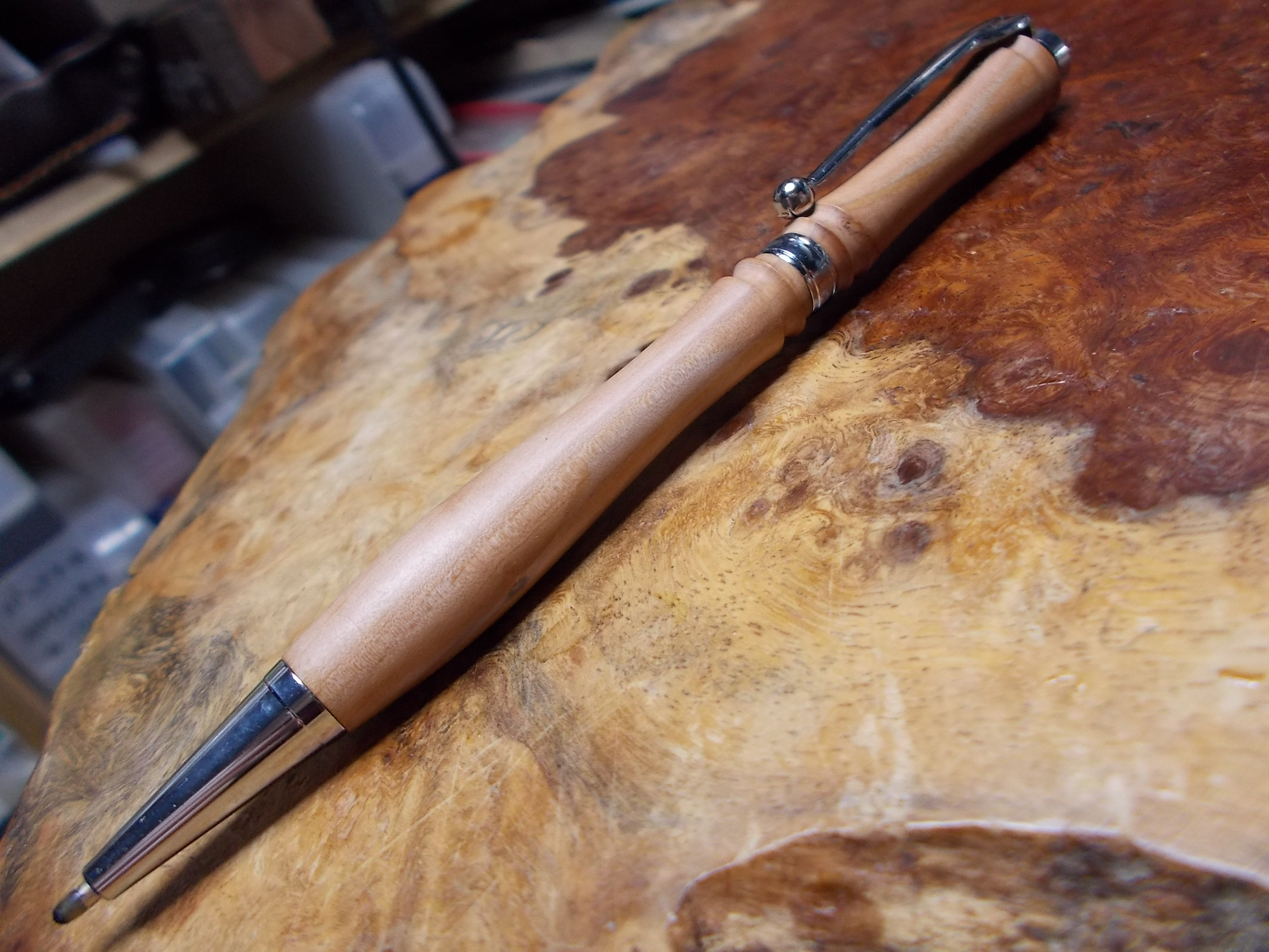 リンゴの木　クロスタイプリフィルのボールペン 　手作り品!