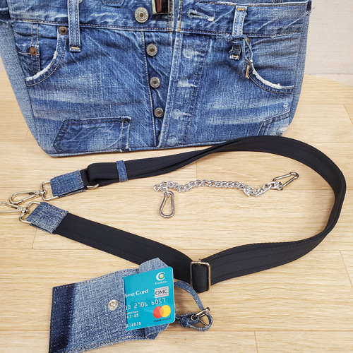 ヴィンテージジーンズと高級革を使用したオリジナル2WAY