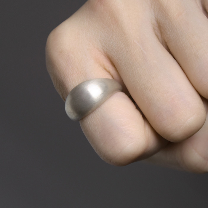 シンプルな925ベジタブルシルバーアークスマイルリングメンズオープン調節可能フィンガーリング装飾ブラッシュヴィンテージ尾