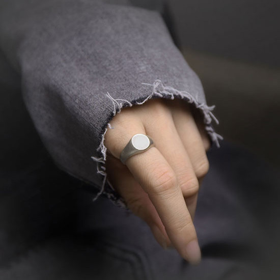 シンプルな925ベジタリアンシルバーラウンドリングメンズ開口部調節可能フィンガーリング装飾ブラッシュヴィンテージ尾フィン