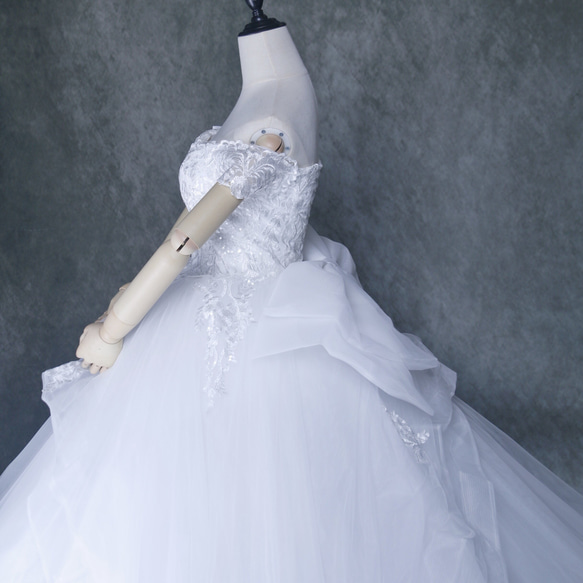 豪華！ ウェディングドレス  オフショル   キラキラ光る刺繍 リボン   ブライダル  フレアスカート 7枚目の画像