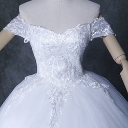 豪華！ ウェディングドレス  オフショル   キラキラ光る刺繍 リボン   ブライダル  フレアスカート 6枚目の画像