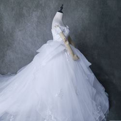 豪華！ ウェディングドレス  オフショル   キラキラ光る刺繍 リボン   ブライダル  フレアスカート 5枚目の画像